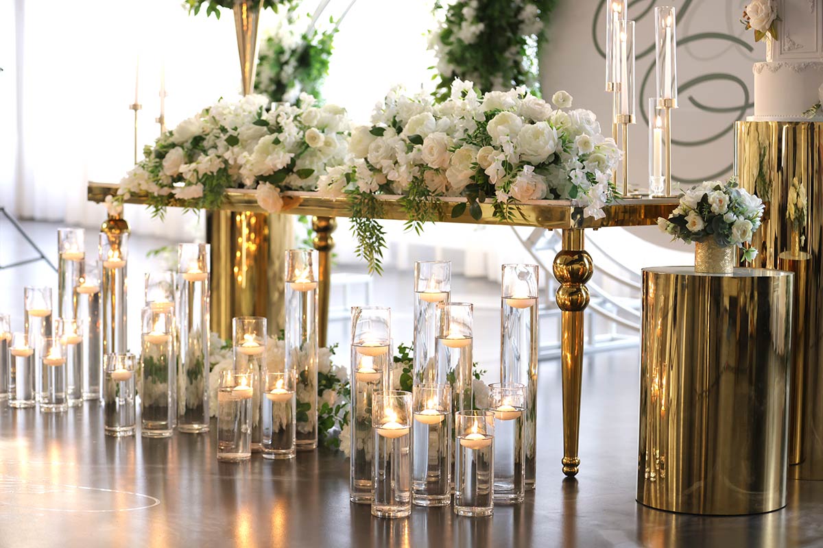 romantic gold wedding decor